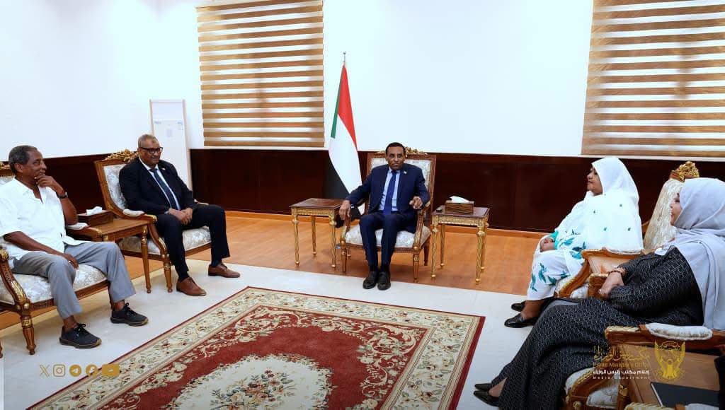 رئيس الوزراء يلتقي رئيس مجموعة دال لبحث قضايا الاستثمار الزراعي والصناعي