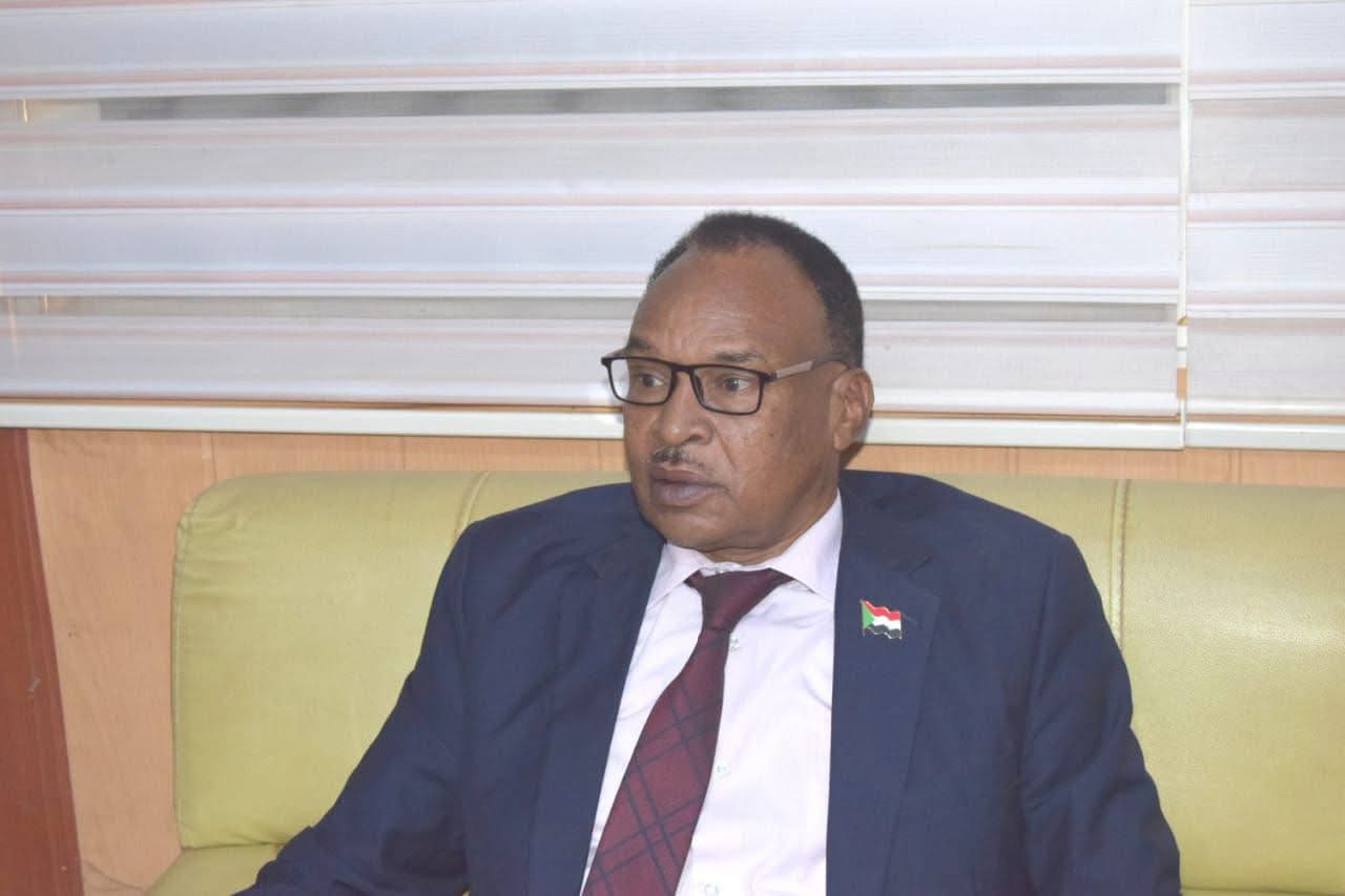 وزير الشباب والرياضة يخاطب كورس حكام كرة القدم بجامعة السودان